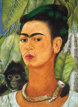 Frida Kahlo Autorretrato de Frida Kahlo. Pelo escuro recollido, cellas abundantes e longo pescozo, moi seria.