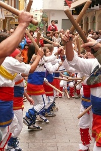 Fotografía dunha danza de paus