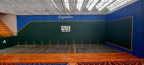 Imaxe dun frontón de pelota vasca.