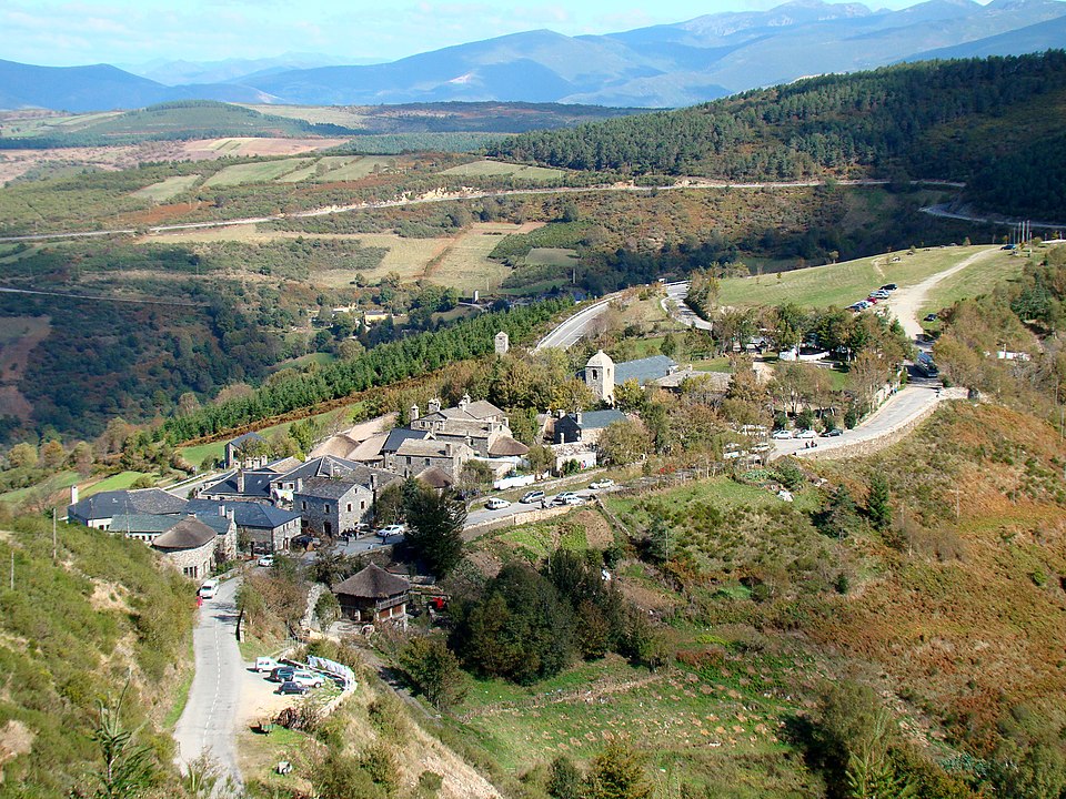 Vista xeral da Aldea de Pedrafita do Cebreiro, tamén parroquia, no Camiño de Santiago