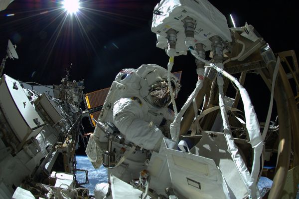 El astronauta Reid Wiseman en el espacio