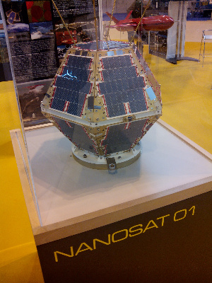 Reproducción del Nanosat 01 desarrollado por el INTA expuesto en el Homsec 2015 de Madrid.