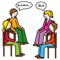 Cuatro personas sentadas en círculo charlando unas con otras.