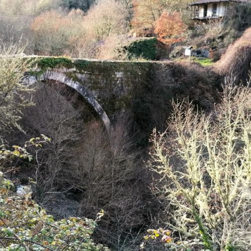 Puente de la época romana sobre el río Bibei