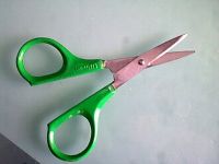 Tijeras pequeñas abiertas