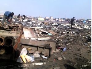 Foto do vertedoiro de lixo en Agbogbloshie, Ghana.