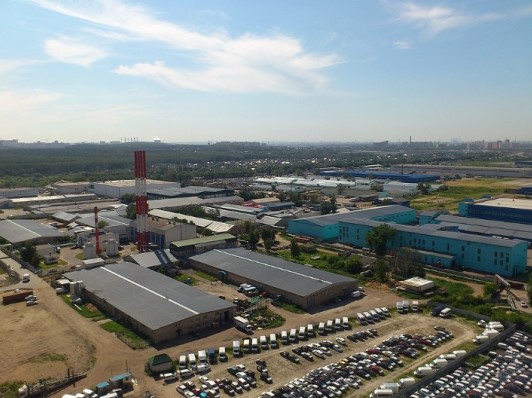 Vista aérea dun polígono industrial na periferia da área metropolitana de Moscova.