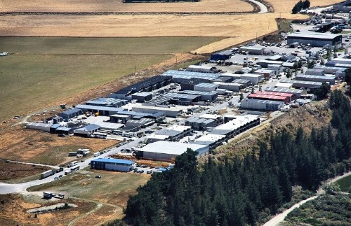 Imaxe aérea dun polígono indusrial en Queenstown, Nova Zelandia.