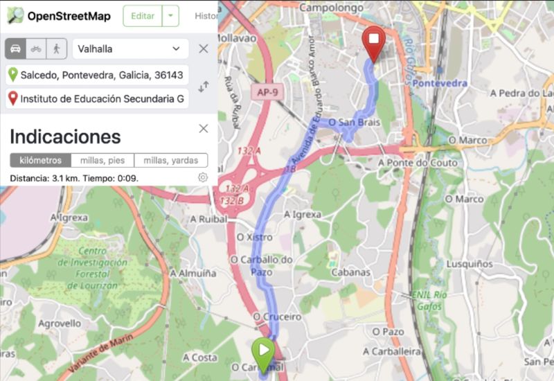 Mapa con ruta en coche indicando distancia y tiempo.