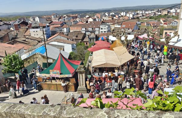 Imagen de las casetas de la Feria Medieval de Monforte