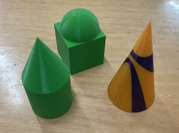 Figuras compuestas (cREAgal) Composición con varios cuerpos geométricos