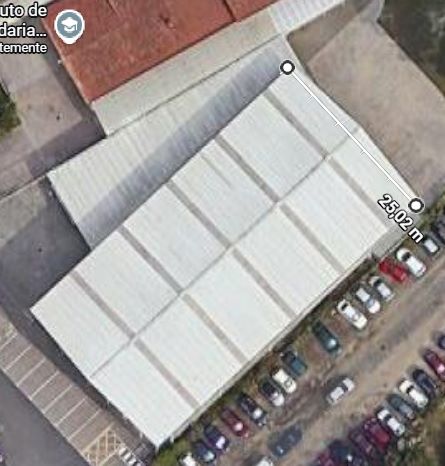 Imagen de la planta del pabellón. Se observa una medida a lo ancho de 25,02m
