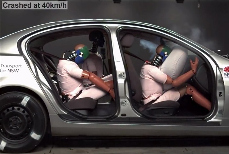 Test de choque con airbag Imagen de un test de choque con airbag y cinturón de seguridad.