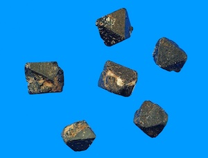 Trozos de mineral magnetita.