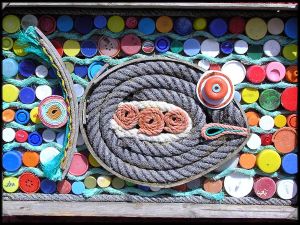 Colección mar de fábula Fotografía dunha obra feita con diferentes materiais de refugallo