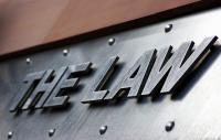 Imaxe co texto "THE LAW" 