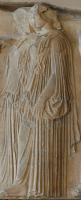 imaxe do friso Ergastinai (tecedoras) do Partenón de Atenas, coleeción do Louvre